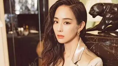 吴镇宇坐公交刷老年卡事件